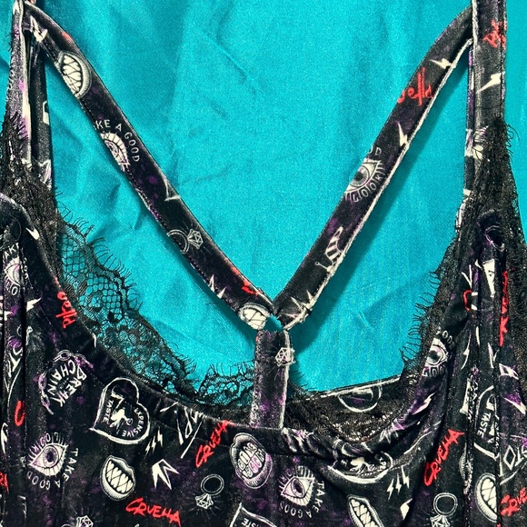 Her Universe Disney Cruella Icon Toss Velvet Strappy Dress Plus Size 5X - Picture 5 of 9